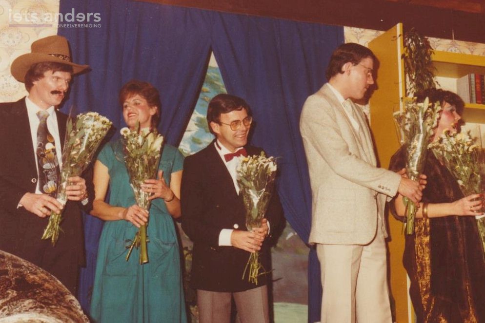 De hele stad is er vol van